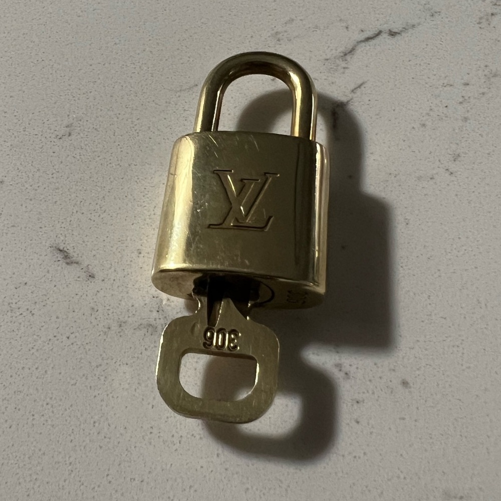 🔐Louis Vuitton Lock #306 with Key